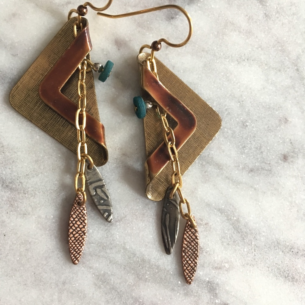 NWOT Triangle Feather 18kt Dangle Earrings